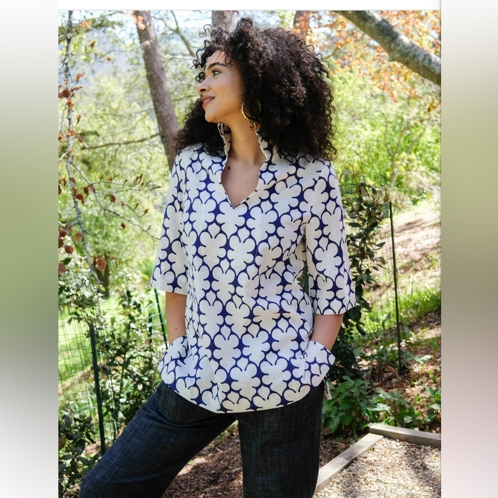 NWOT Lesley Evers "Brooklyn" Tunic, Navy Fleurette M